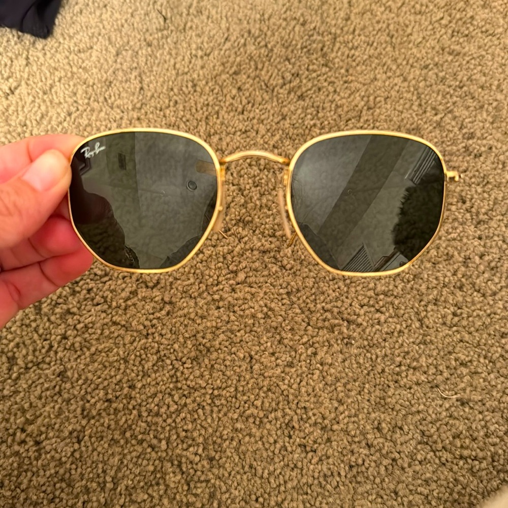 Ray-ban sunglasses. Hexagonal flat lenses shape. Black lens with gold frame